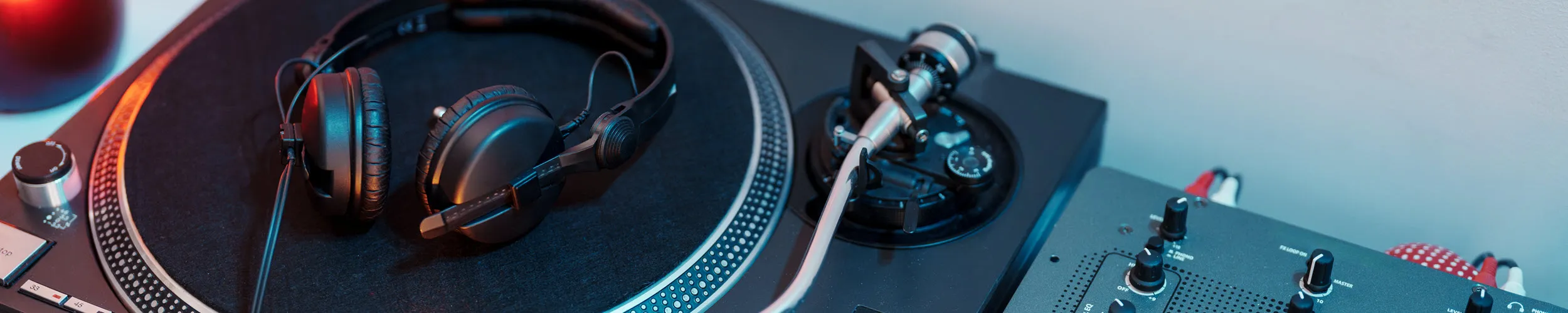 SL1200MK5 Turntable with Headphones